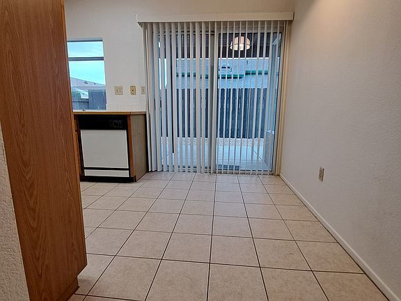 Building Photo - Single story residence
