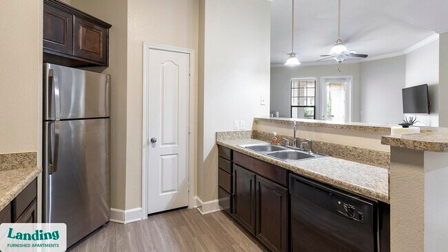 Foto del edificio - 6101 N Riverside Dr