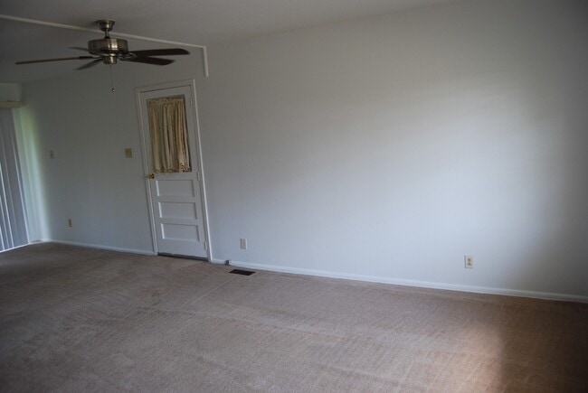 Building Photo - Beautiful 3 Bed, 1.5 Bath Home in the Hear...