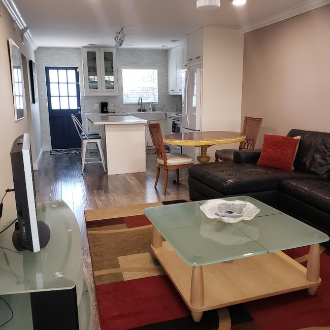 Foto del edificio - 832 NE 16th Terrace