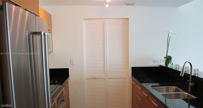Foto del edificio - 2 br, 2 bath Condo - 253 NE 2nd St Apt 1601S