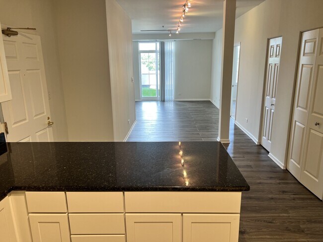 Foto del edificio - 625 Deerfield Rd