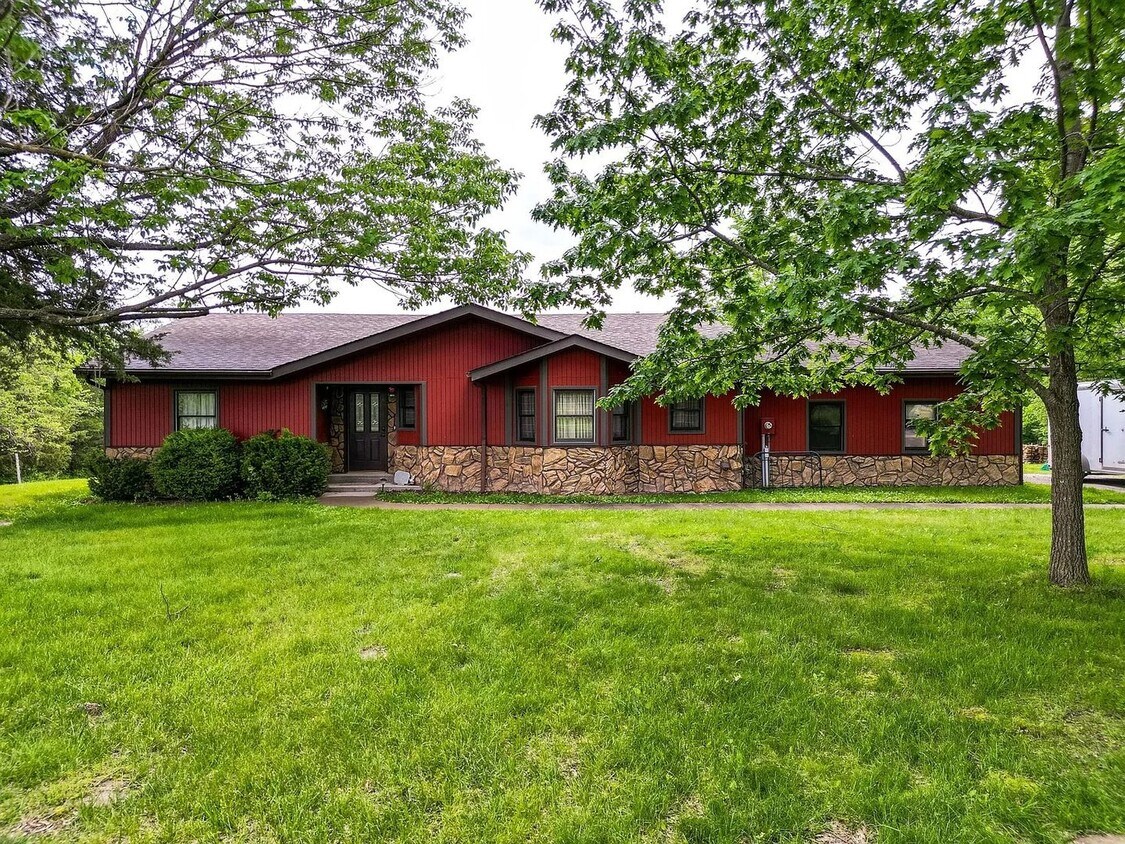 Primary Photo - 3 Bedroom house