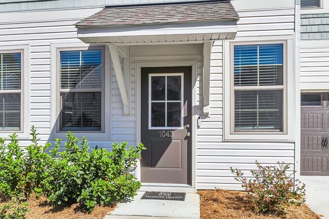 Building Photo - Spacious Summerville Home