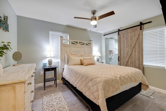 Foto del edificio - 5616 Pinetree Ave