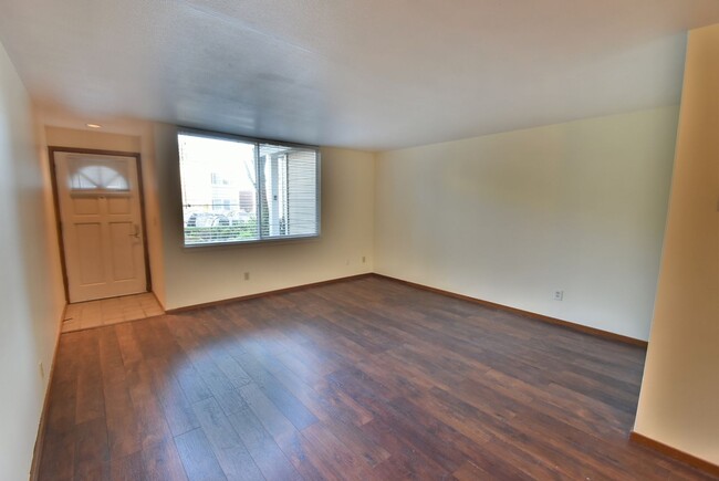 Building Photo - 1bd/1ba Seattle Condo