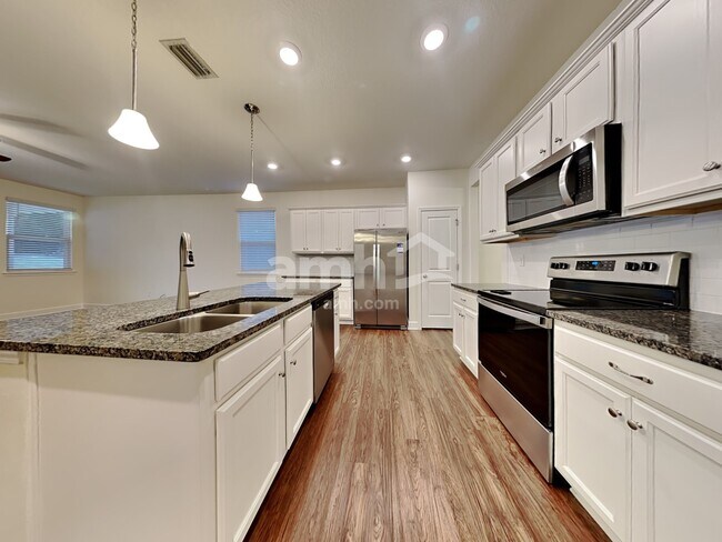 Foto del edificio - 105 Moultrie Crossing Ln