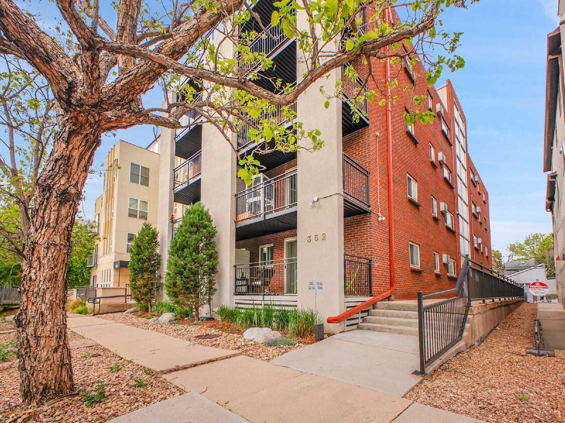 Primary Photo - $1,625 - 1 Bed 1 Bath Condo Available Near...