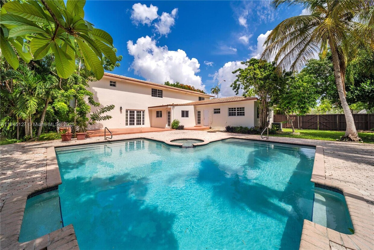 Primary Photo - 7100 SW 56th St