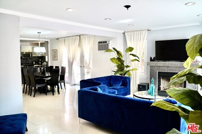 Foto del edificio - 137 Rexford Dr