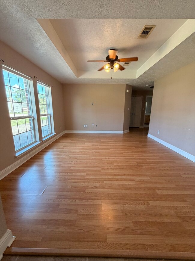 sala de estar - 1002 Helena Ave