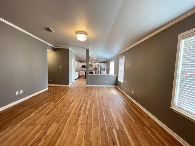 Building Photo - 600 Lakemont Dr
