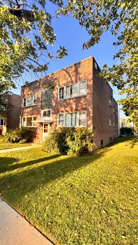 Foto principal - 5501 N California Ave