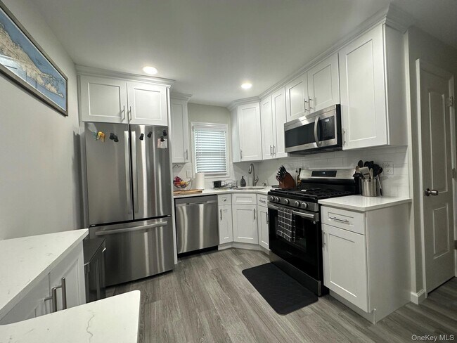Foto del edificio - 115 Maple Blvd