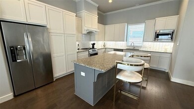 Building Photo - 10926 Brookeshire Chase Ln