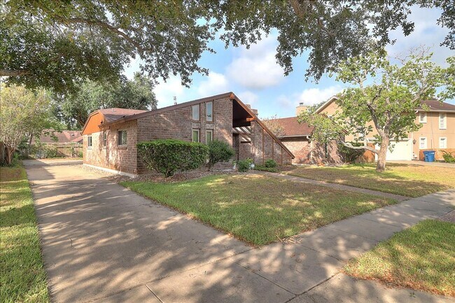 Building Photo - 5530 Tahoe Cir