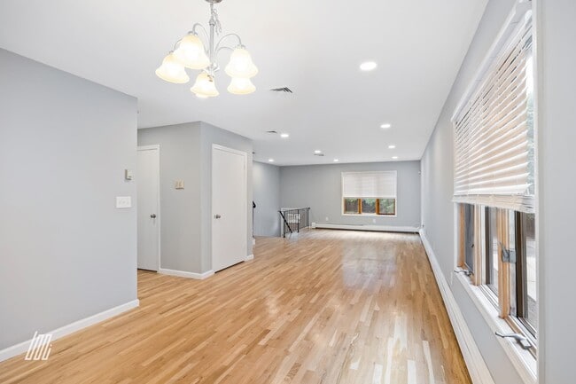 Building Photo - 213 5th St