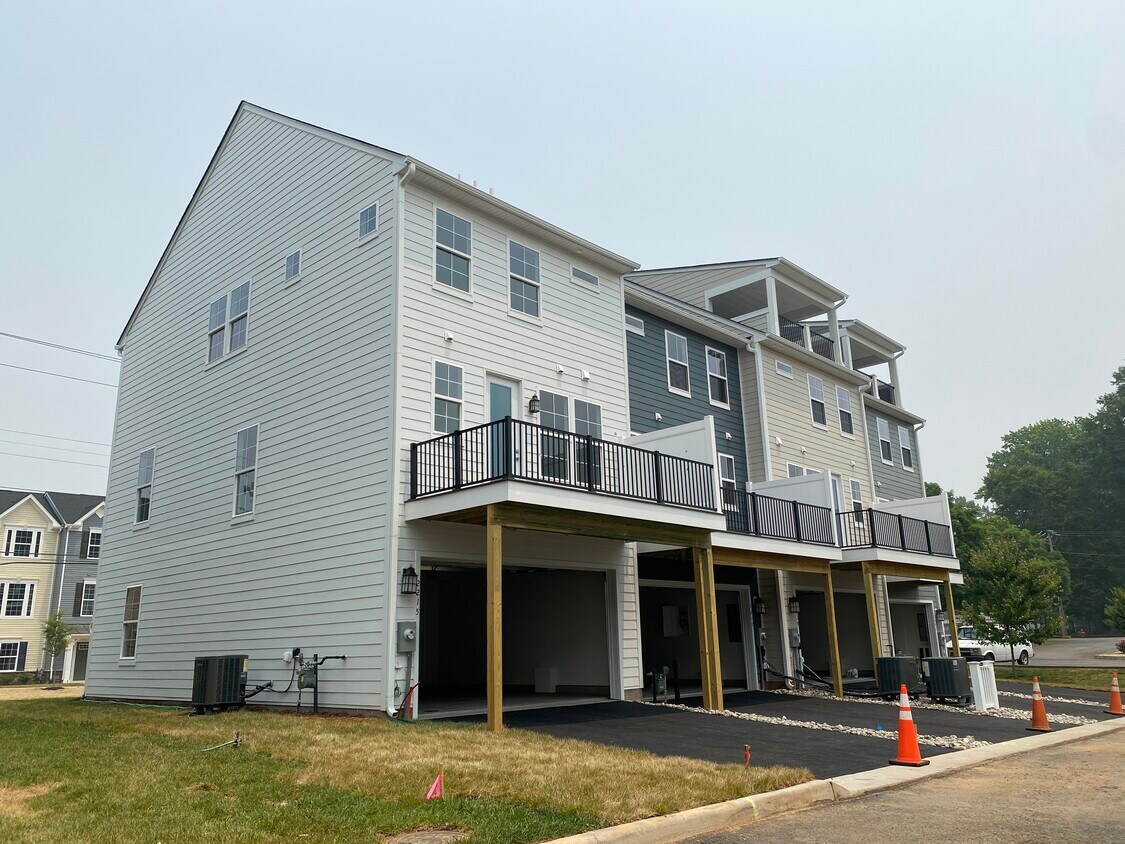 Building Photo - 2217 Brindle Ln