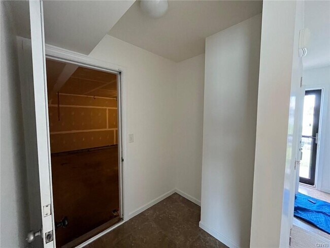 Building Photo - 5548 Perth Ct
