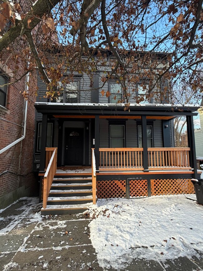 Building Photo - 283 Grand St