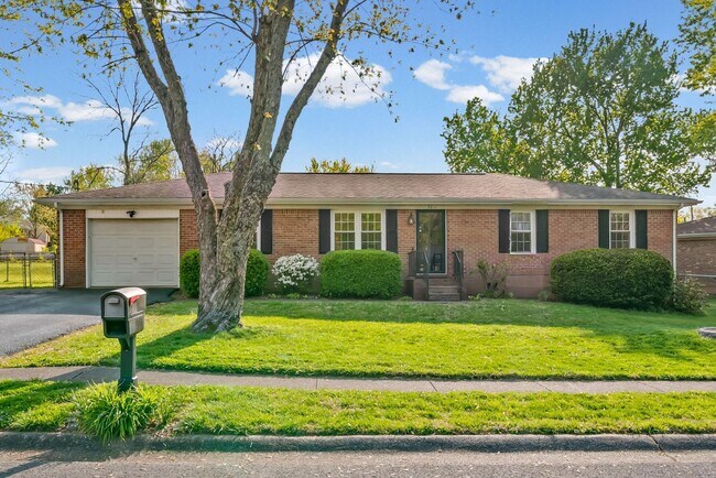 Foto del edificio - 4 Bedroom 2 Bath Home For Rent in Hopkinsville!