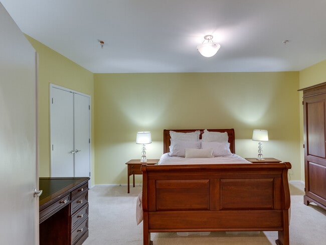 Building Photo - 1852 Clarendon Blvd