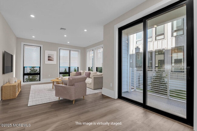 Foto del edificio - 215 2nd Ave