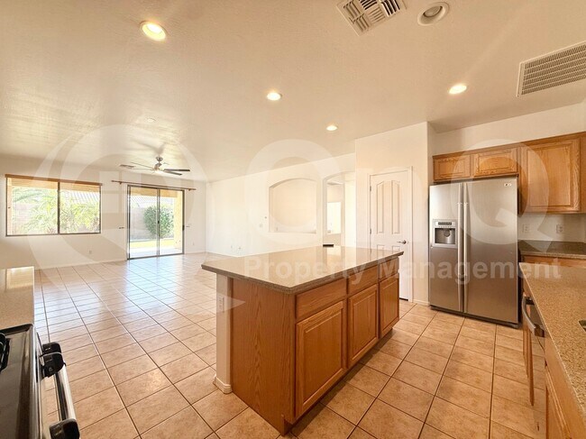 Foto del edificio - 2135 E Grand Canyon Dr