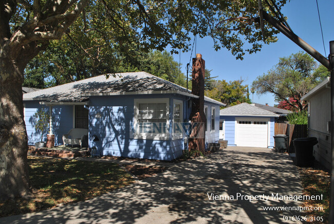 Building Photo - Spacious Roseville home is now Available!
