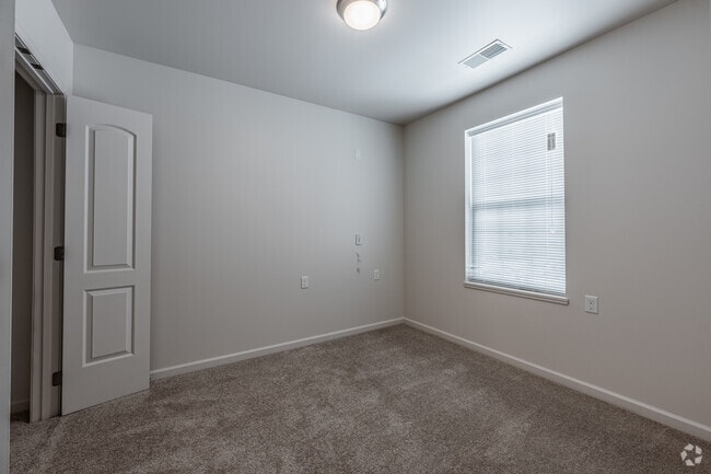 2 habitaciones, 1 baño - 825 pies cuadrados - Habitación 2 - Lafayette Square Senior Apartments