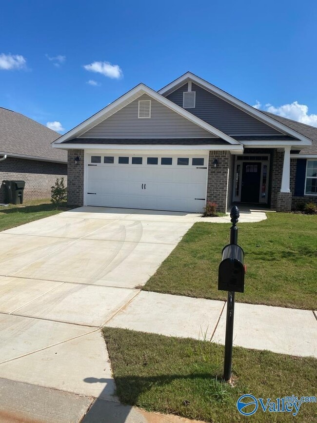 Foto del edificio - 121 Sorrelweed Dr