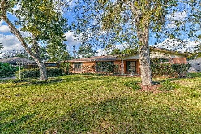 Building Photo - 8102 Dellanera Rd