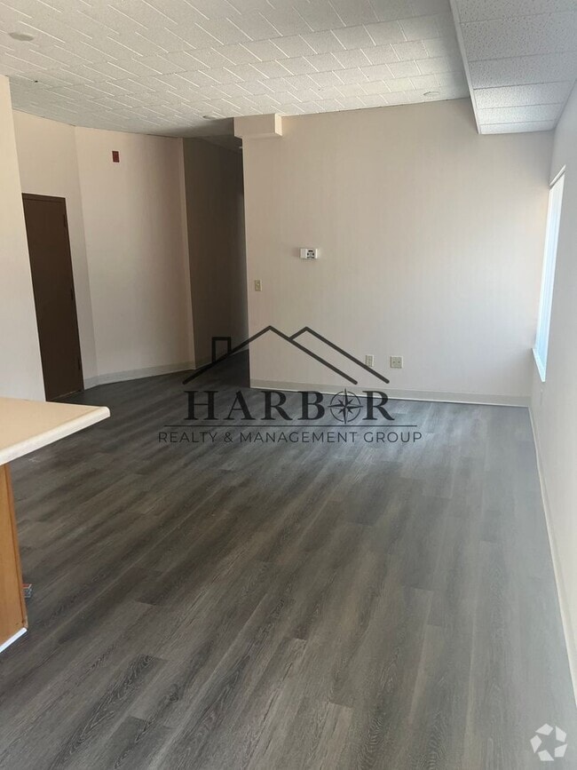 Building Photo - 1105 3rd St NW
