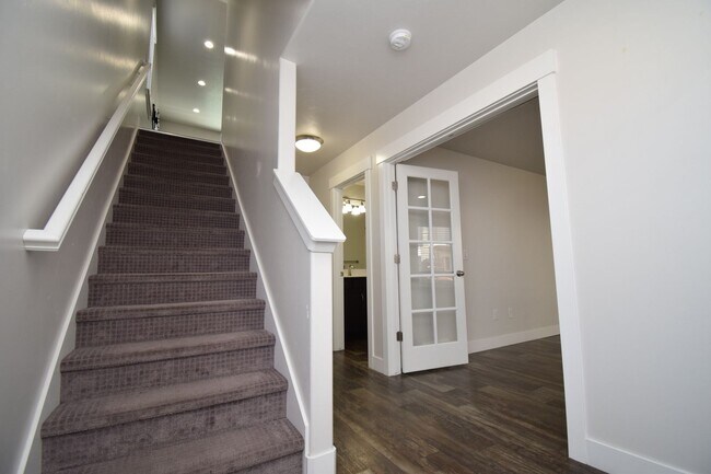 Foto del edificio - 4 Bed 3.5 Bath Sunny and Spacious South Jordan Corner-Lot Home with Views!