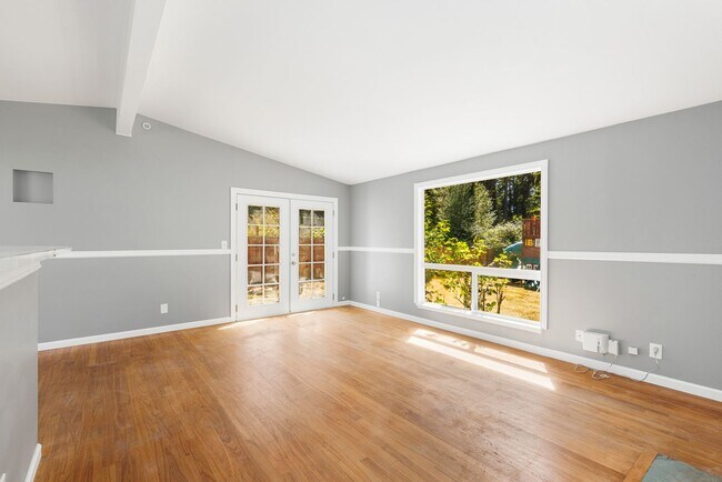 Building Photo - Rambler with Ideal Commuting Location in L...