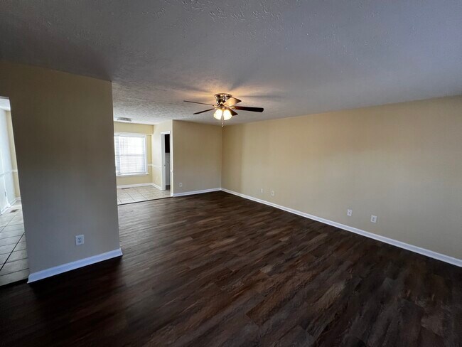 Foto del edificio - 5220 Redfield Dr