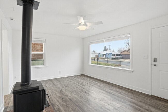 Foto del edificio - 2118 E Central Ave