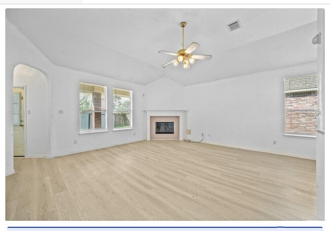 Foto del edificio - 4815 Plum Forest Rd