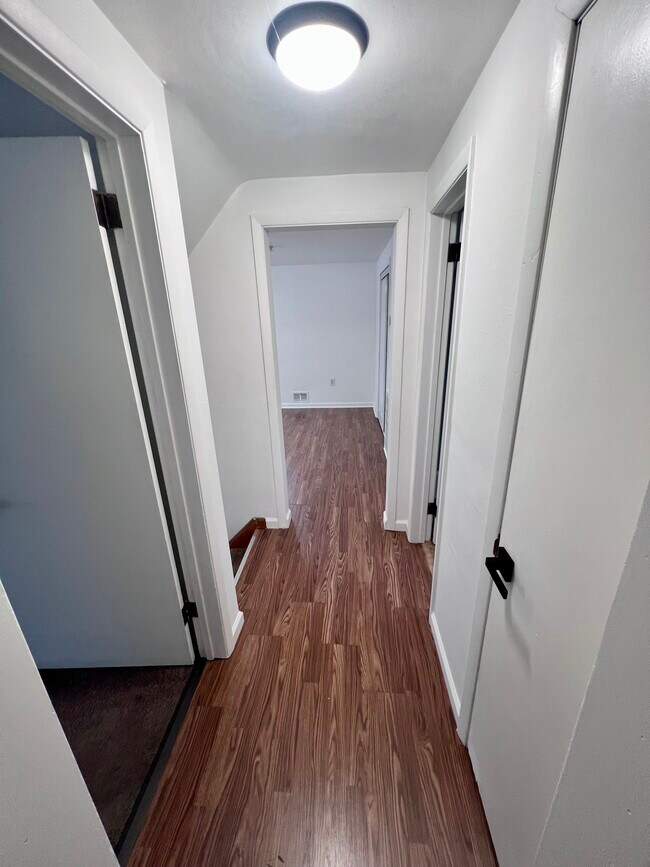 Pasillo - 2612 Louisiana Ave