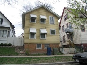 Building Photo - 2608 N Bartlett Ave