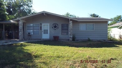 Building Photo - 807 Stonegate Dr