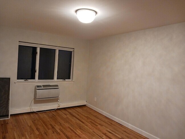 Foto del edificio - 2655 E 21st St