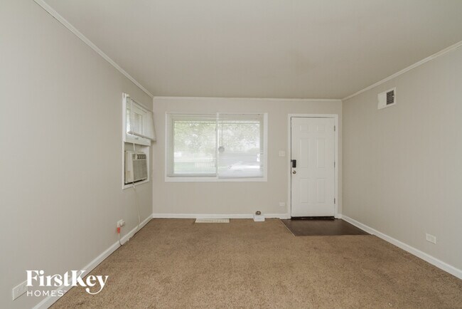 Building Photo - 14610 Blackstone Ave