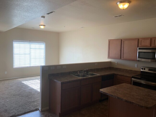 Building Photo - Soaring Eagles Townhome