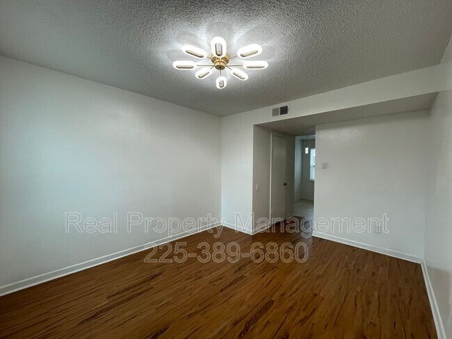 Foto del edificio - 1511 Cristy Dr