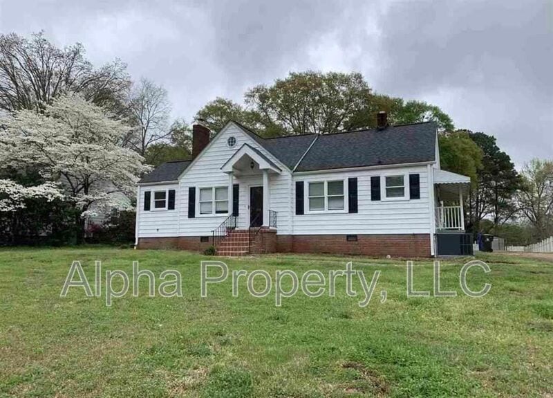 Primary Photo - 614 Summit Dr