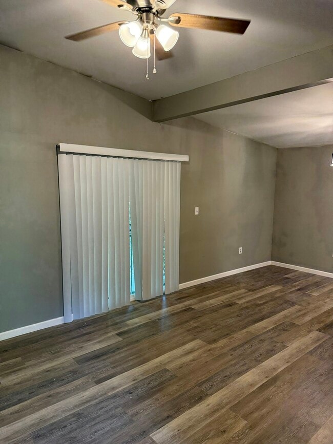 Building Photo - 1063 Capri Cir