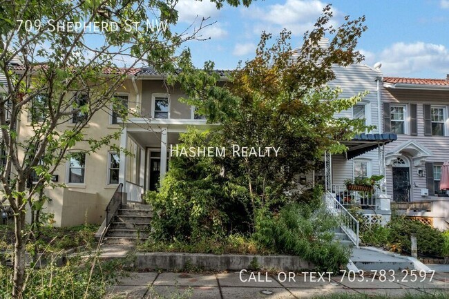 Foto del edificio - Spacious 4 Bedroom House in Washington, DC!