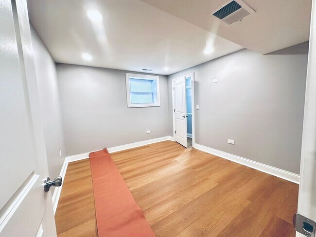 Foto del edificio - 901 W Agatite Ave