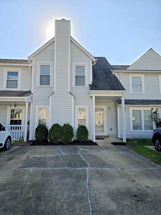 Photo - STUNNING TWO STORY 3 BEDROOM/ 2.5 BATH TOW... Townhome
